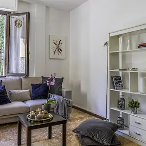 Cozy Roman With Parking Florence