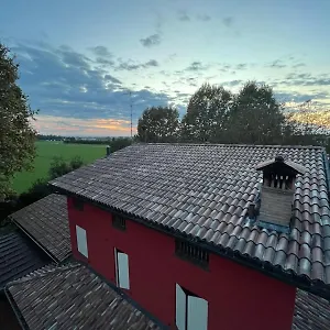 Tenuta Ferrari , Cortile Italy